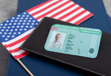 美国发布绿卡申请新规 在美外国人须返回原籍国办理