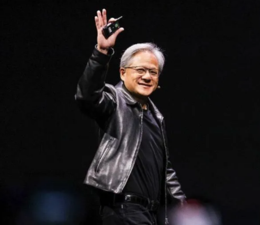 黄仁勋披露随特朗普访华幕后:总统坚持让我“上飞机”