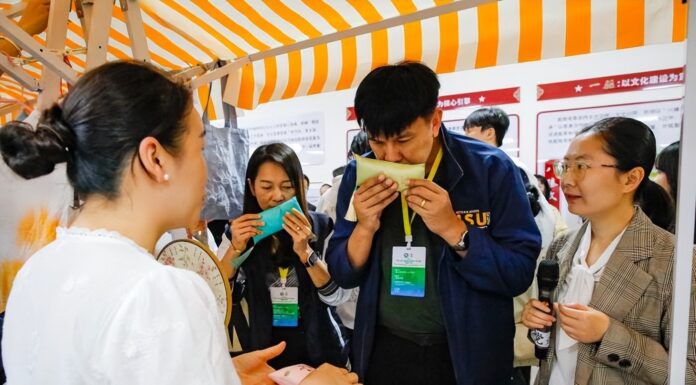 泰国师生广西桂林沉浸式体验中医药文化魅力