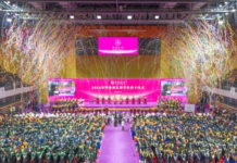 【大美广东·中印尼双语】(Bilingual Cina dan Indonesia)紫荆花雨、水稻花束、创意表演!11839名华农学子毕业奔新程