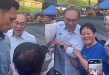大马首相被华裔妇女“示爱” 幽默回应“夫人可别吃醋”
