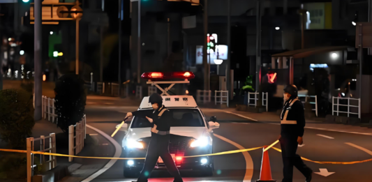 14岁少女抢劫60岁妇女 反被狂追150米当场制服