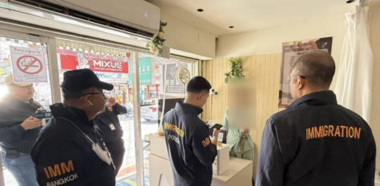 泰国中餐厅拒收泰铢只收人民币 警方突袭发现6外国人涉违法