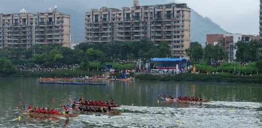【大美广东·中印尼双语】(Bilingual Cina dan Indonesia)数万市民共赏清远阳山龙舟赛