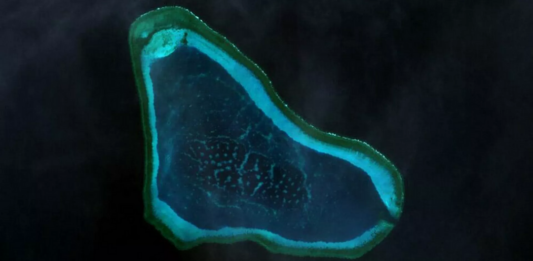 菲律宾敦促中国移除黄岩岛一处浮动设施