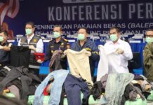 海关揭露旧衣走私路径 疑似自中国/韩国等地经加里曼丹边境流入印尼