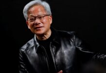黄仁勋黑皮衣拍出96万美元,成交价达估价16倍