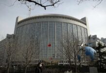 中日围绕南海仲裁案十周年交锋 中国向日本提出严正交涉