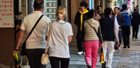 澳门兴起“出租叔叔”陪伴服务 创办人盼以倾听缓解都市孤独