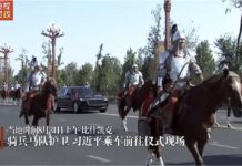 独家视频丨骑兵马队护卫 习近平乘车前往仪式现场