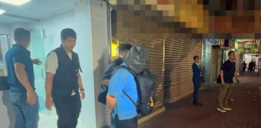 港警展开“闪袭”反诈行动 捣毁跨国电诈集团拘17人