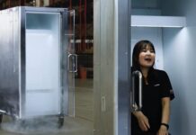 酷热难耐 日本“人用冰箱”受青睐