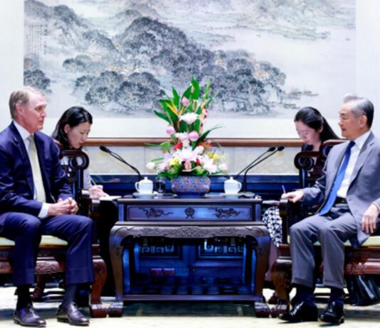 中国外长会见美驻华大使:改善发展中美关系符合国际社会共同期待