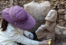 土耳其出土1.1万年前人骑豹石雕 或改写早期人类艺术研究