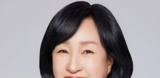 韩女议员酒后拒付车费大闹警局 鞠躬道歉遭停权处分