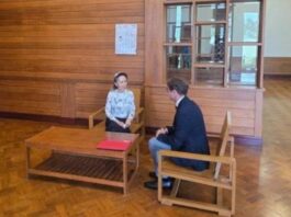 昂山素季现身 会见红十字国际委员会驻缅代表