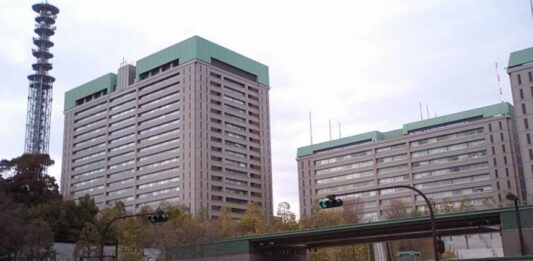 日本防卫白皮书称中国构成“最大战略挑战” 关注军力扩张及中俄合作