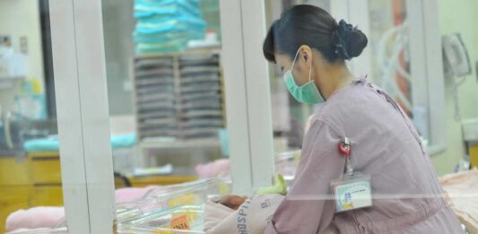 台湾生育率跌至全球最低 2026年出生人口恐首破10万