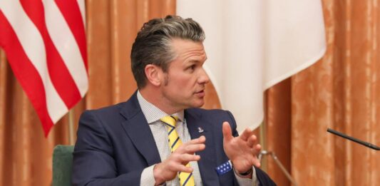 传特朗普对伊朗战事不满 赫格塞斯恐遭免职