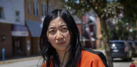 宾州发生惨烈命案 华裔女子连刺婆婆245刀后对峙警方被捕
