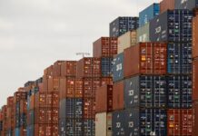白宫指控中国经第三国转运商品规避关税 每年损失最高260亿美元