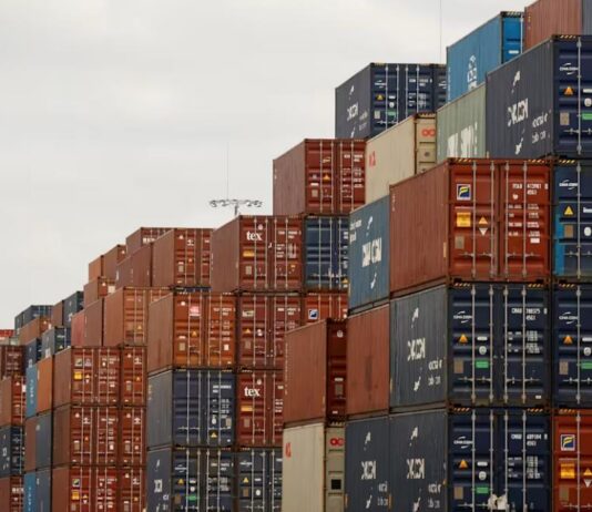 白宫指控中国经第三国转运商品规避关税 每年损失最高260亿美元