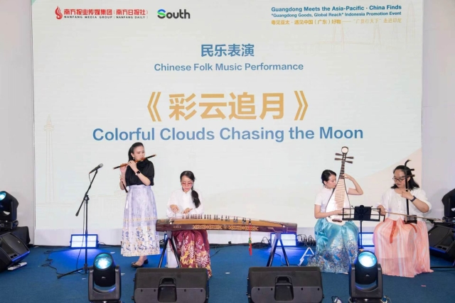 印尼民乐团在现场演奏广东民乐