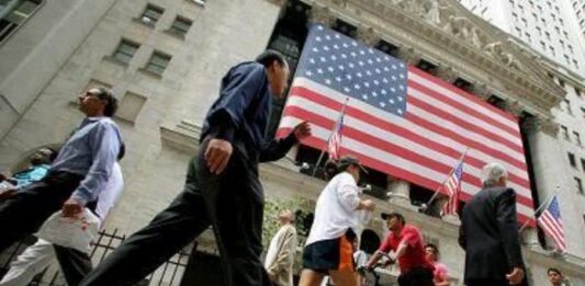 盖洛普调查:27%美国人担心科技发展导致工作过时