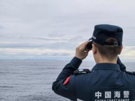 中国海警:菲船只突然加速斜插导致仙宾礁附近擦碰