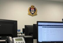 觉得“好玩”拨千次闷声电话扰警 男子监禁23天