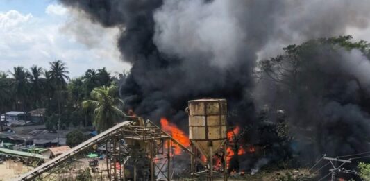 缅甸军方空袭若开邦市场 至少49人死亡58人受伤
