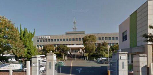 济州岛两名中国女游客遭同胞挟持 被逼转账10万元人民币