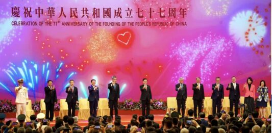 維港綻放31,888煙花賀國慶77週年