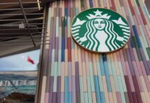 星巴克在新疆开设首批门店 美国议员要求关闭