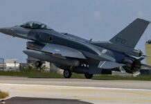 台湾首批两架新购F-16V抵台 66架战机订单陆续交付