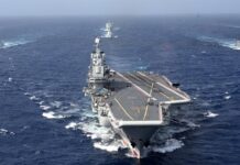 日本称中国航母辽宁舰驶入太平洋并进行舰载机起降